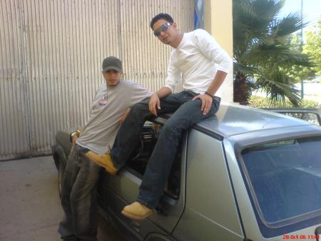 moi et hassan ki porte le blanc  et sa voiture cool!!